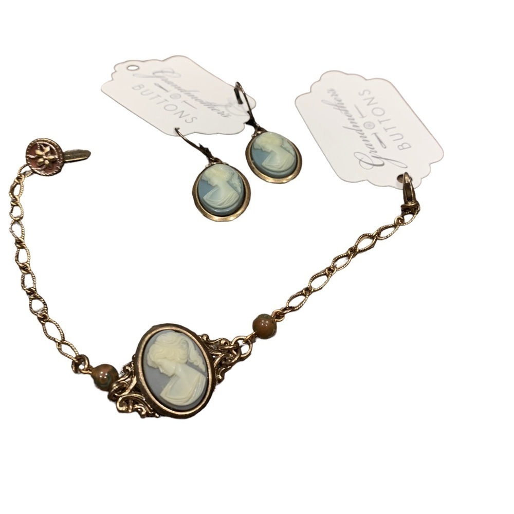 Earring and Bracelet Set Vintage Style New With Tags NWT